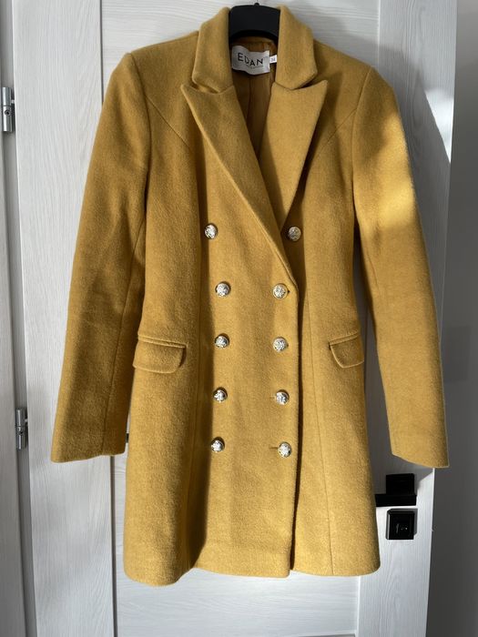 Musztardowy płaszcz