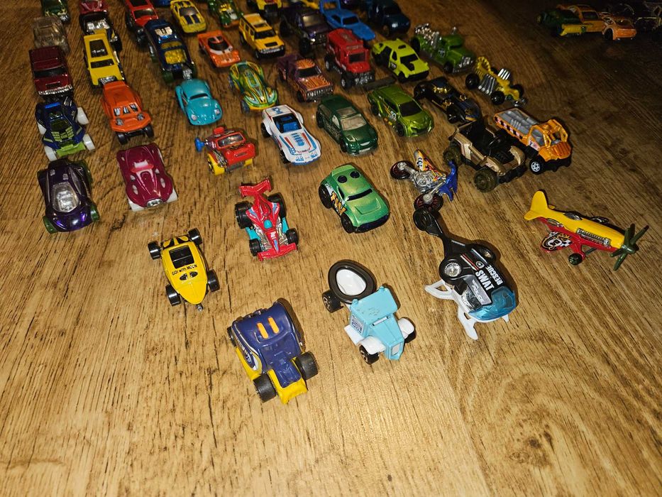 Машинкі hot wheels