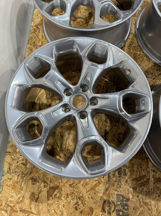 Комплект дисків R19 з Ford Escape Titanium C520