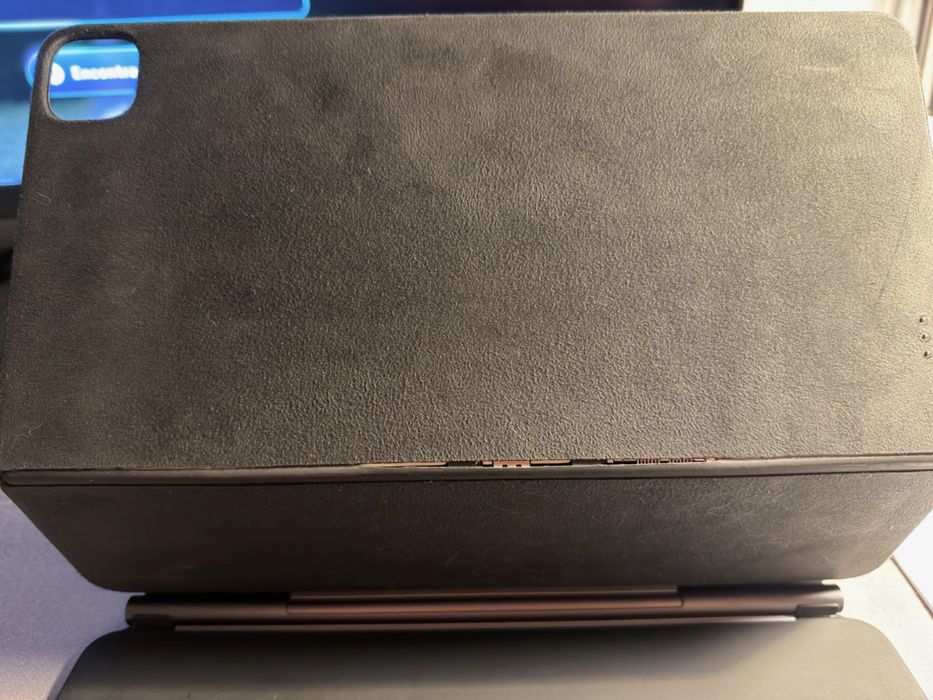 Apple iPad Pro 12.9” 4ª geração com Magic Keyboard