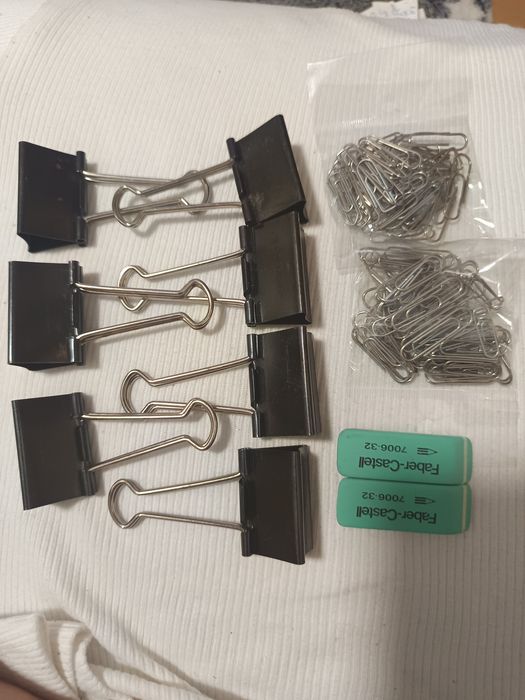 Molas, clips e borrachas