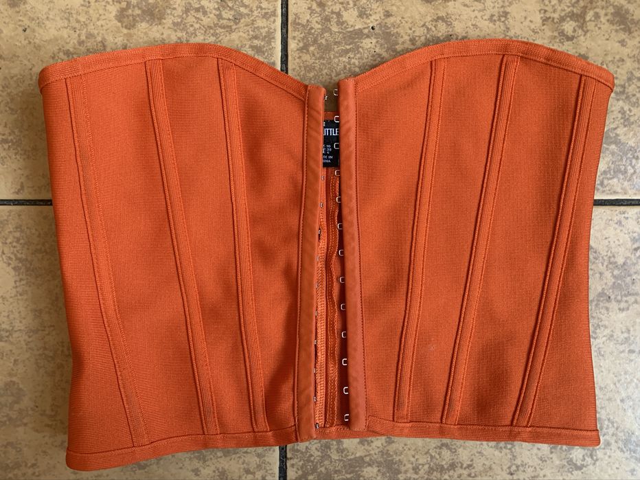 Корсет prettylittlething розміру uk 10.