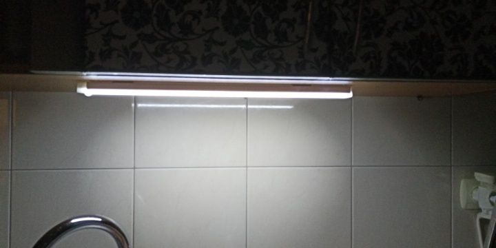 Led светильник на аккумуляторе  ночник с датчиком движения.