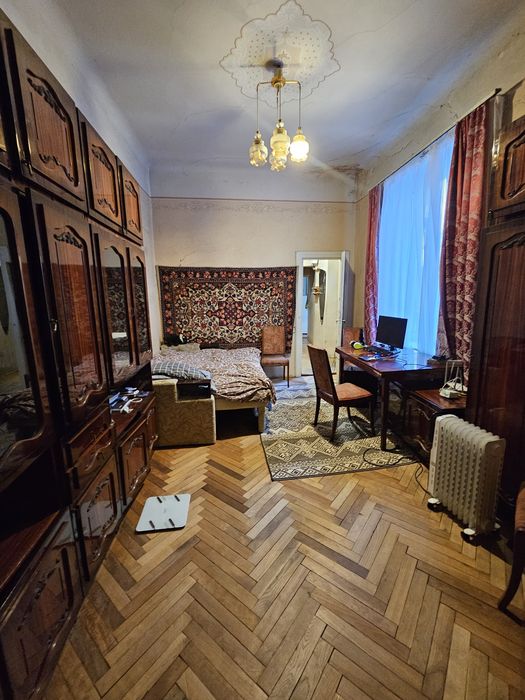 Продаж однокімнатної квартири 32,6 м.кв. в самому центрі Львова - More