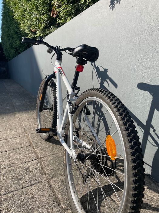 Vendo bicicleta de criança, marca Rockrider, roda 24