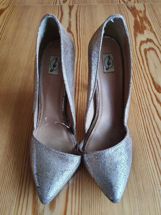 Złote czółenka, szpilki stradivarius r. 39