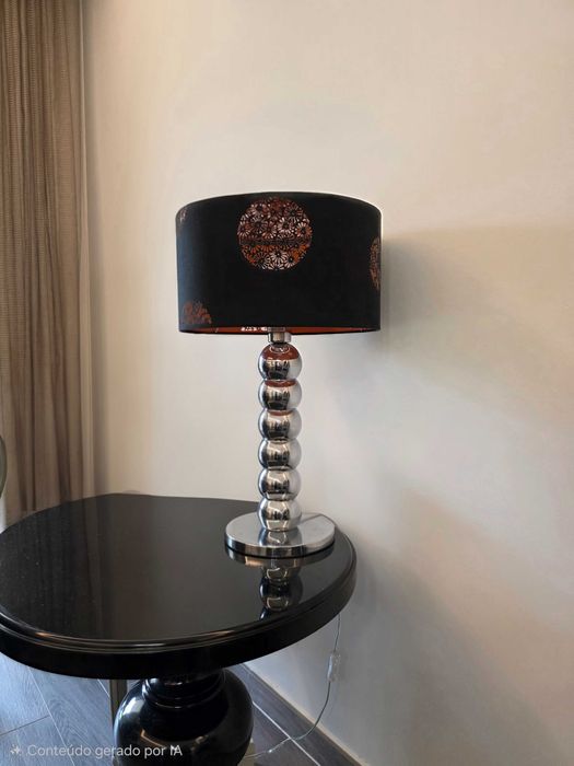 Candeeiro de mesa preto