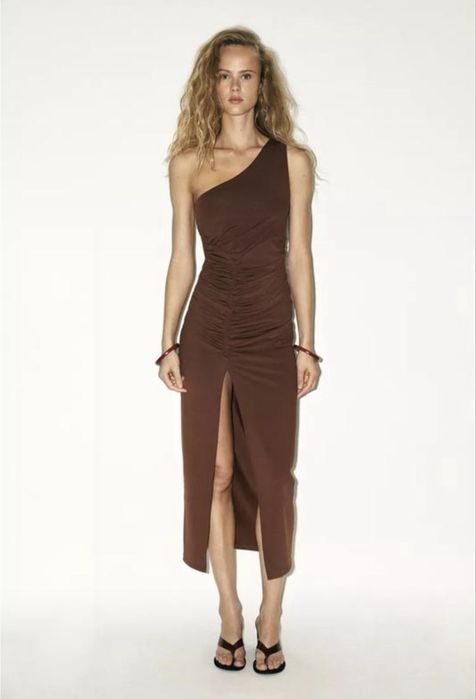 Сукня Zara коричнева на одне плече з розрізом, розмір S
