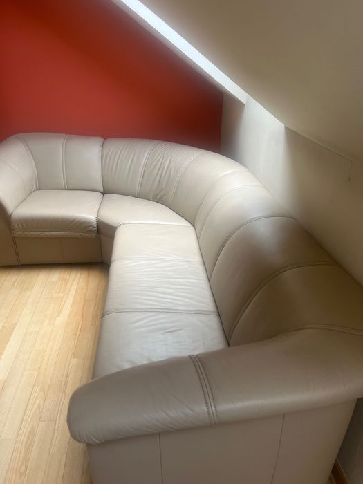 Sprzedam narożnik ze skóry firmy KLER rozkładany  w kolorze ecru.