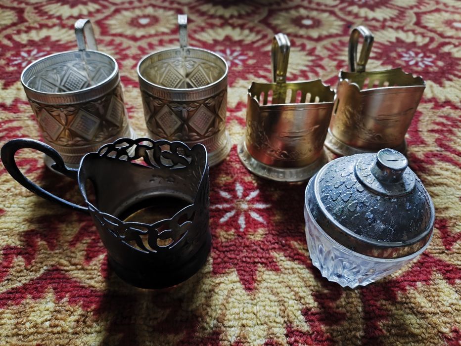 Підстаканники і солонка