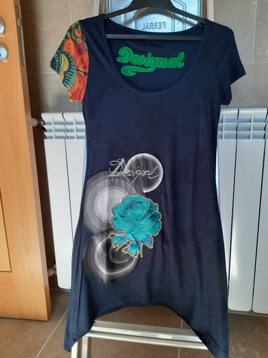 Saldos, Vestido da Desigual curto slim floral e círculos