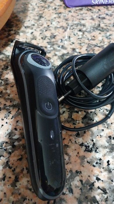 Máquina de  barbear em bom estado Braun sem carregador