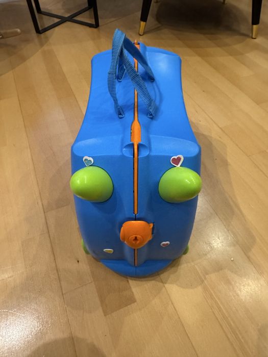 Walizeczka walizka na kolkach jeżdząca Trunki