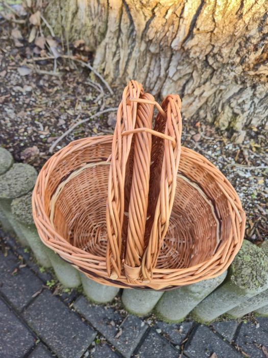 Ręcznie plecione koszyki wiklinowe