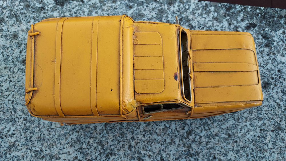 Vende 4 L amarelo chapa