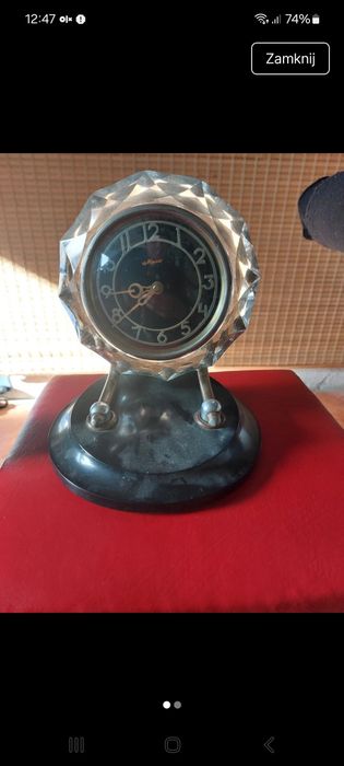 Zegar z czasów PRL, czarna tarcza