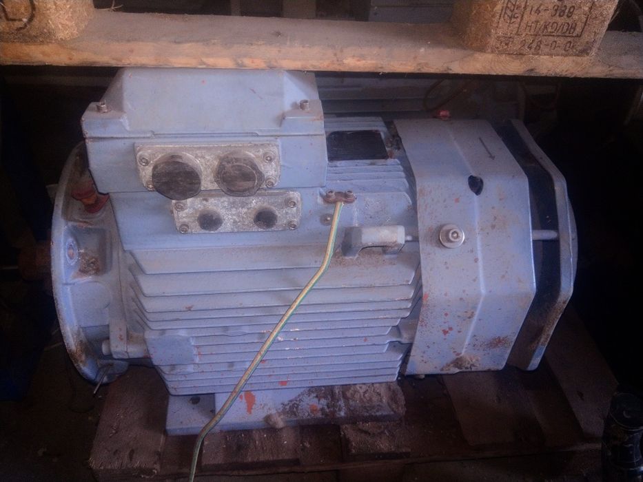 Motoreduktor RF107 18.5kw SEW 47 obr 2 sztuki