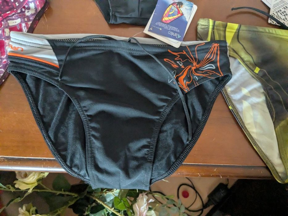 Продаються плавки чоловічі