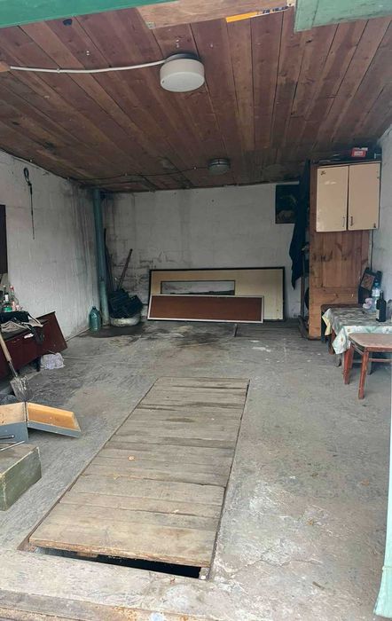 Продається  капітальний  гараж район  11 школи