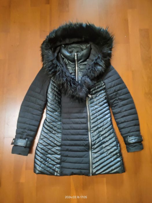 Czarna ciepła kurtka zimowa Guess 36