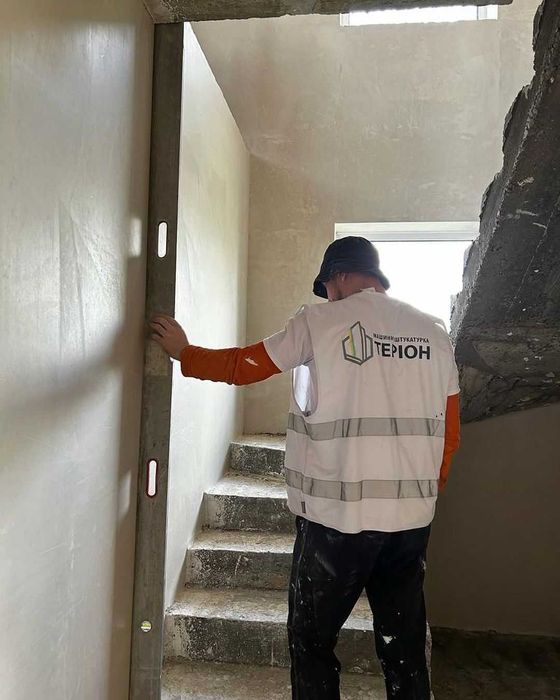 Машинна гіпсова та известково цементна штукатурка стін, Стяжка підлоги