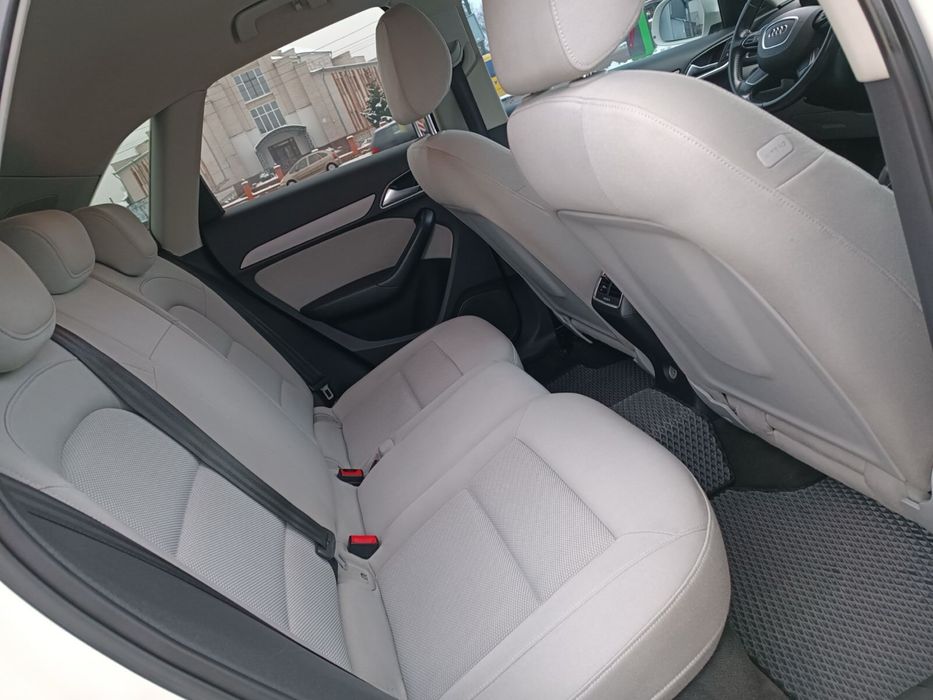 Салон Audi Q3 2013 рік, сидіння, карти