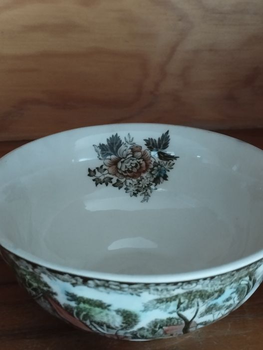 Pires e Chávena de Duas Asas - Mill Stream