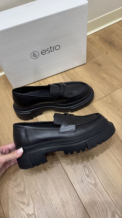 Шкіряні лофери Estro, нові, 39 розмір