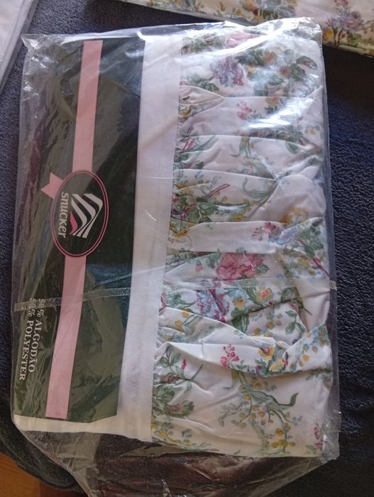 Folho de cama de casal + toalha de camilha