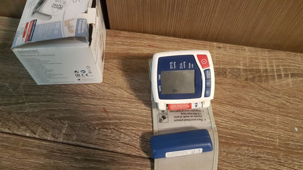 Тонометр на запястье.бу.