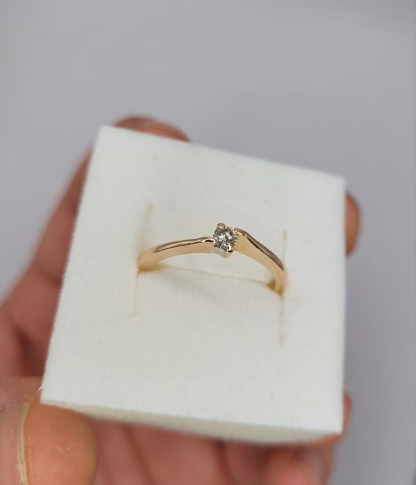 Złoty pierścionek zaręczynowy z diamentem naturalnym !