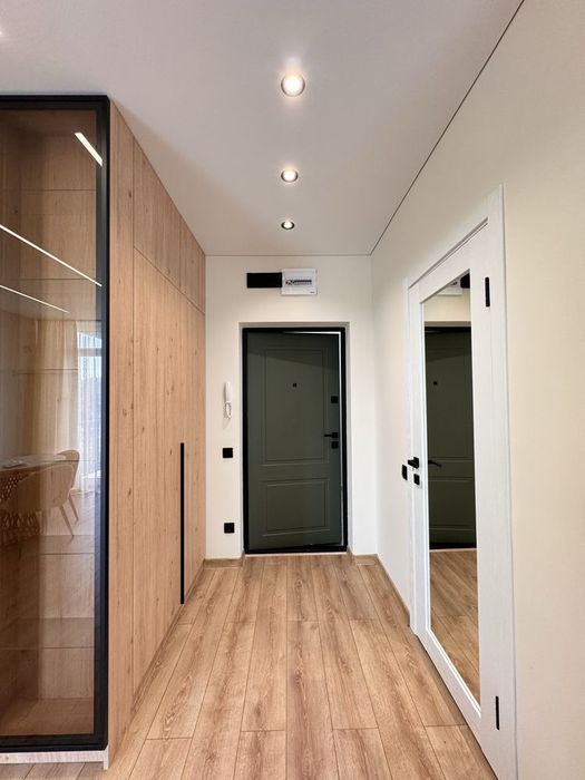 Продаж однокімнатної квартири з диваном| Центр | Однушка | 1,5 к |