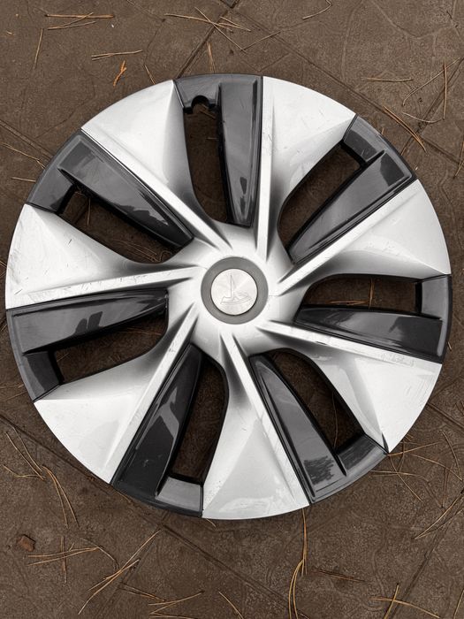 Ковпаки на теслу Y 19 радіус