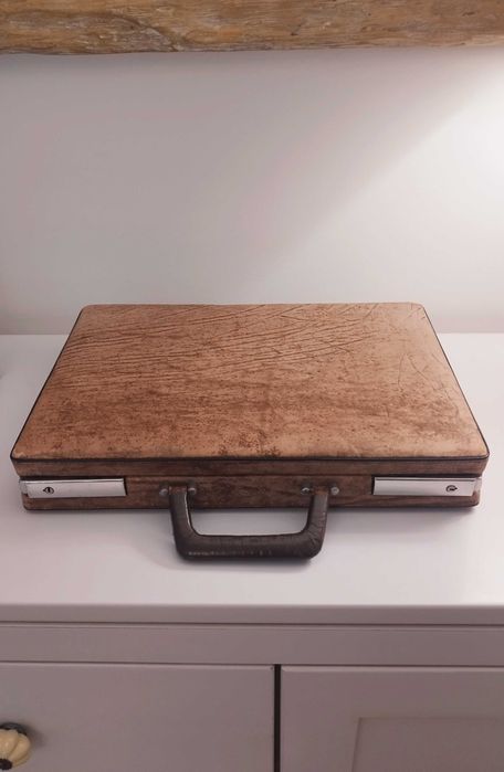 Mala executivo muito antiga - para decoração ou mesmo arrumação