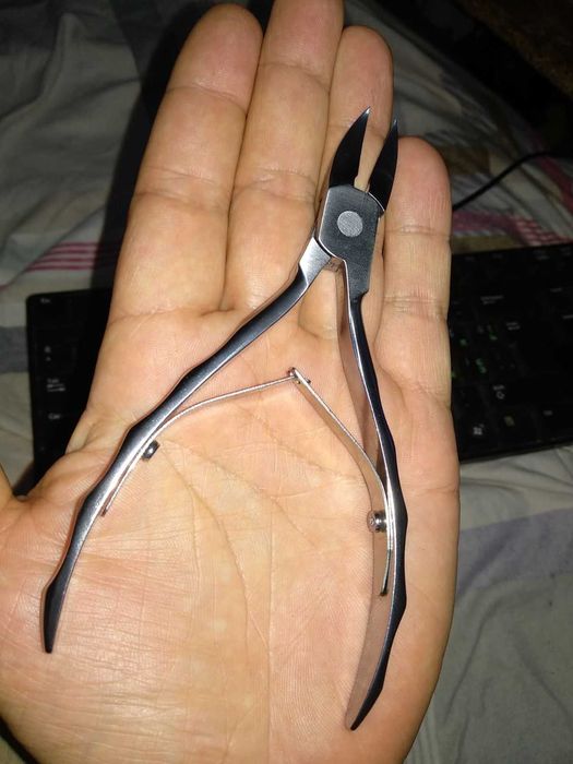 Продам кусачки для ногтей