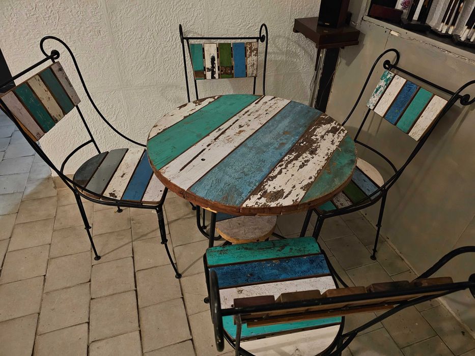 Stół okrągły plus 4 krzesła