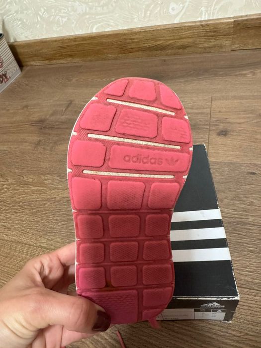 Кросівки Adidas на дівчинку, р. 26