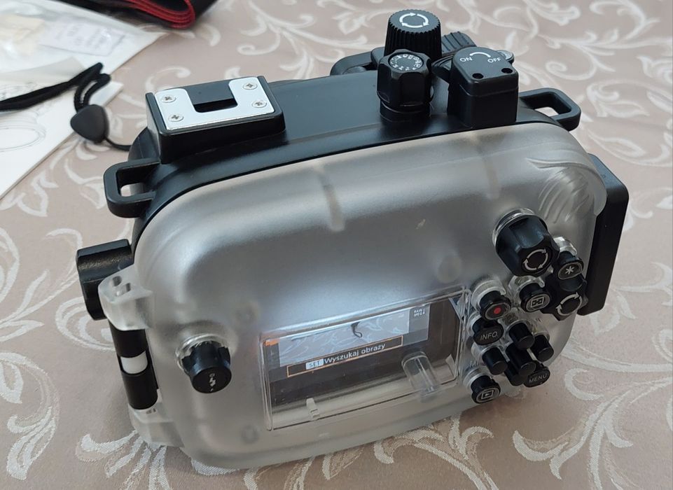 Canon M6 + Obiektyw 22mm f/2 + Sea Frogs 40m obudowa podwodna