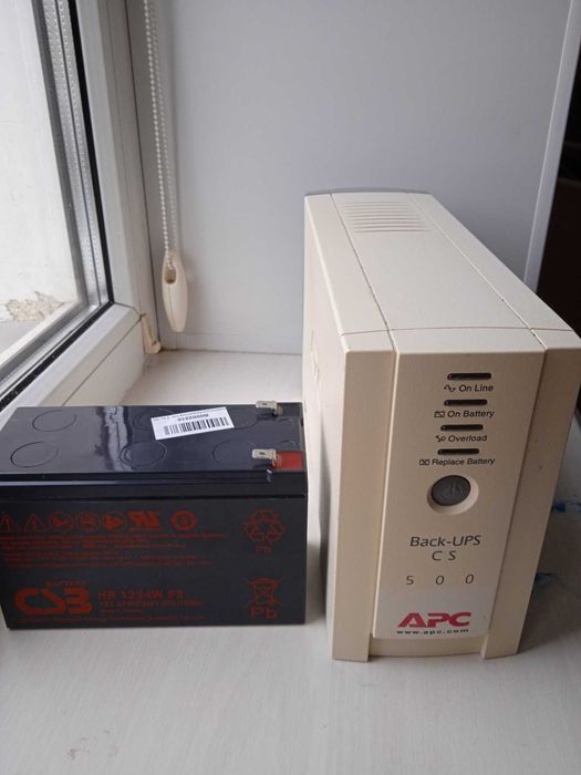 ИБП бесперебойник APC Bask-UPS CS 500