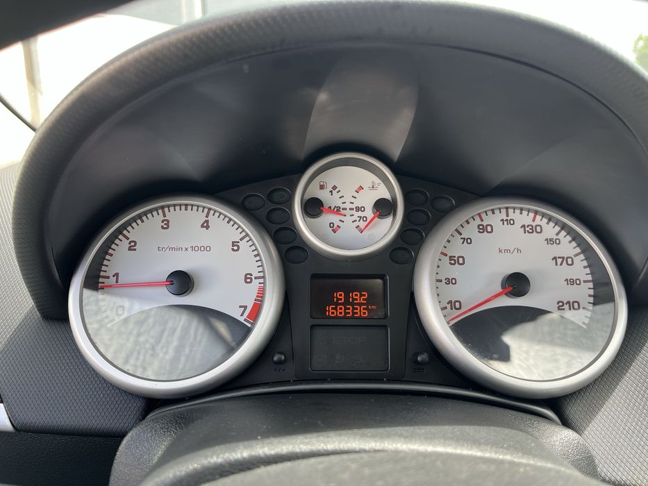 Peugeot 207 ano 2010