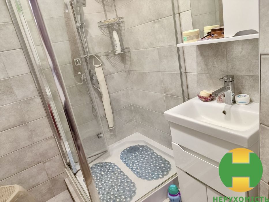 Продається 3-кімнатна квартира. Чортків