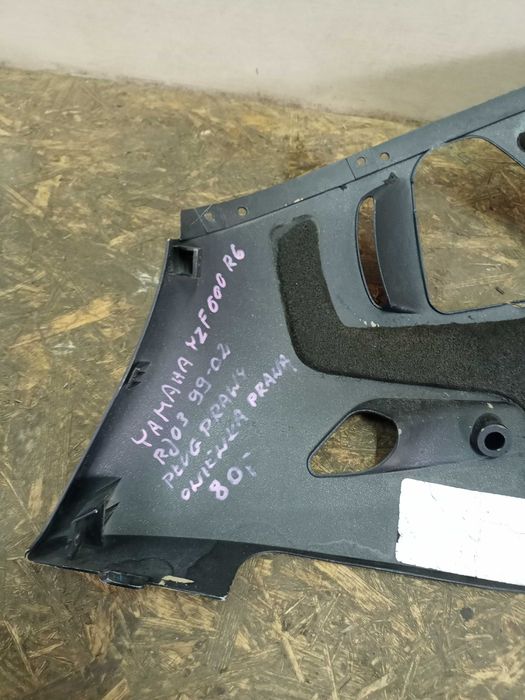 Yamaha YZF 600 R6 RJ03 pług prawy owiewka 99-03 oryginał przetarta