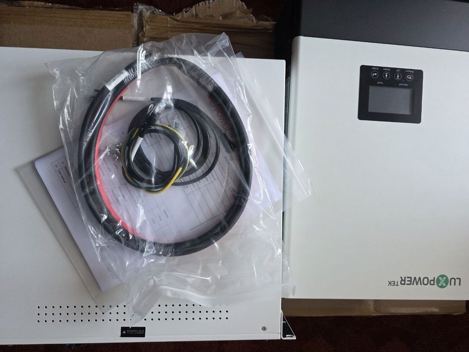 Комплект гібридний сонячний інвертор LuxPower SNA6000wpv + акумулятор