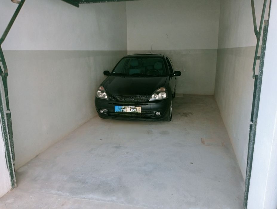 Alugo garagem box