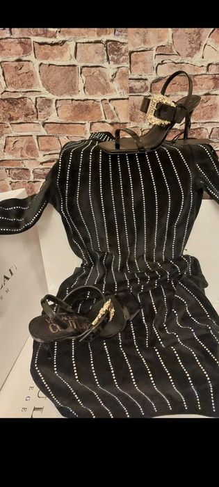 Zjawiskowa welurowa sukienka mini z ozdobnymi brylancikami