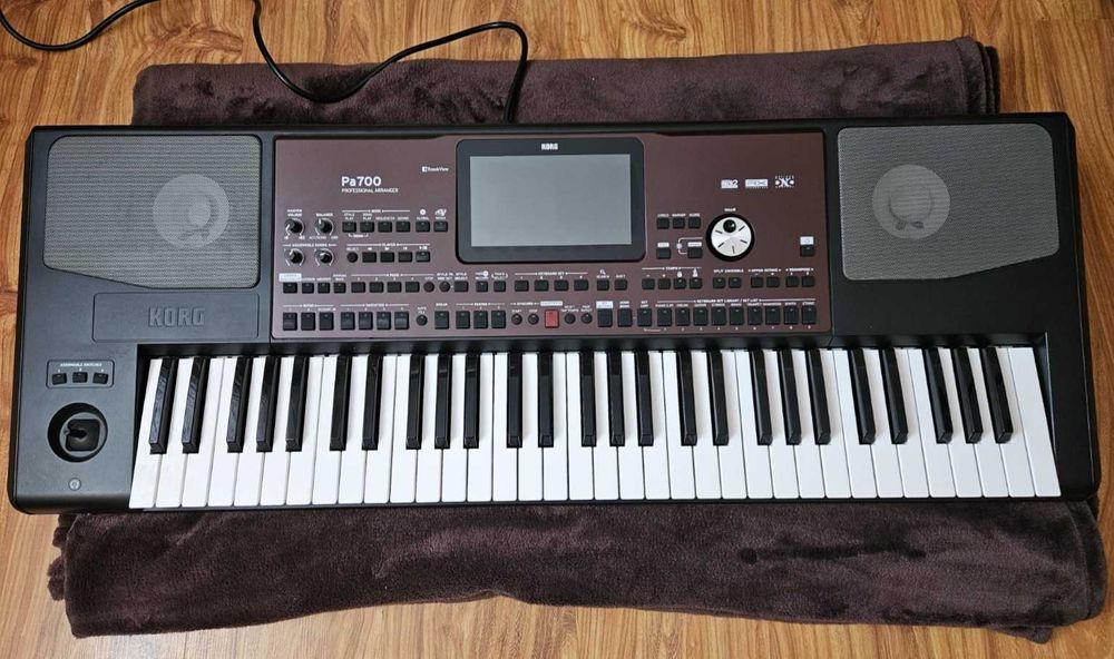 Korg PA700 profesjonalny keyboard w idealnym stanie.