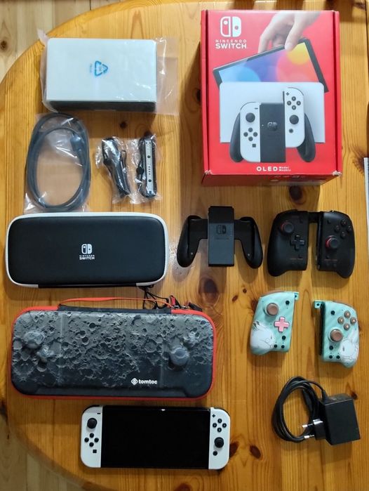 NINTENDO SWITCH OLED Komplet Jak nowe plus dodatki Hori i tomtoc