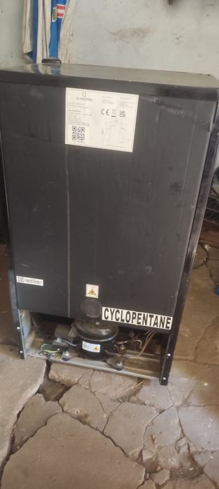 Продам холодильник Klarshtein Art