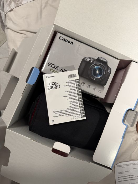 Canon  EOS 2000D