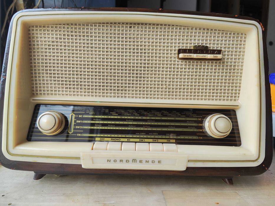 radio a valvulas antigo, com fm